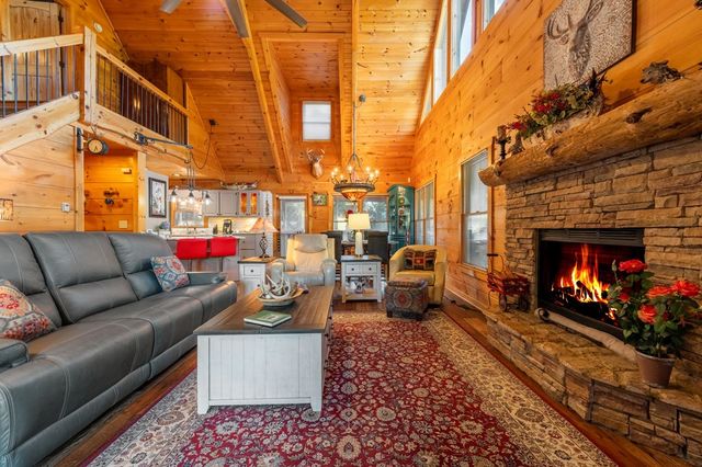 709 Laurel Creek Trail, Blue Ridge, GA 30513