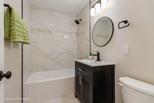 8517 W CARMEN Avenue, Chicago, IL 60656