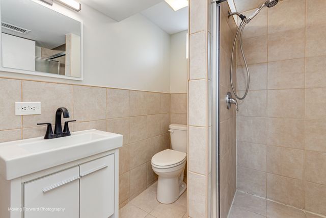 8517 W CARMEN Avenue, Chicago, IL 60656