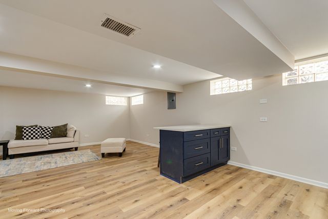 8517 W CARMEN Avenue, Chicago, IL 60656
