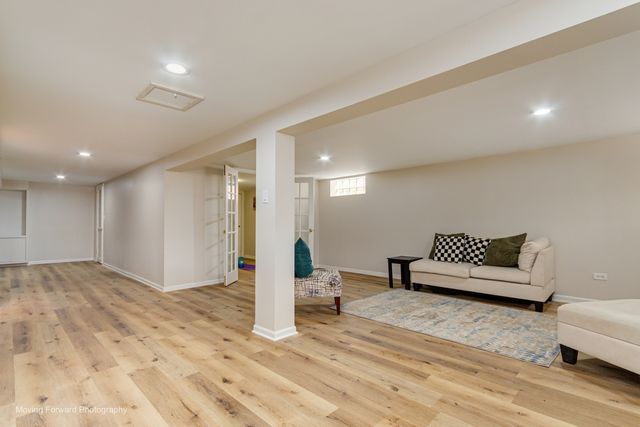 8517 W CARMEN Avenue, Chicago, IL 60656