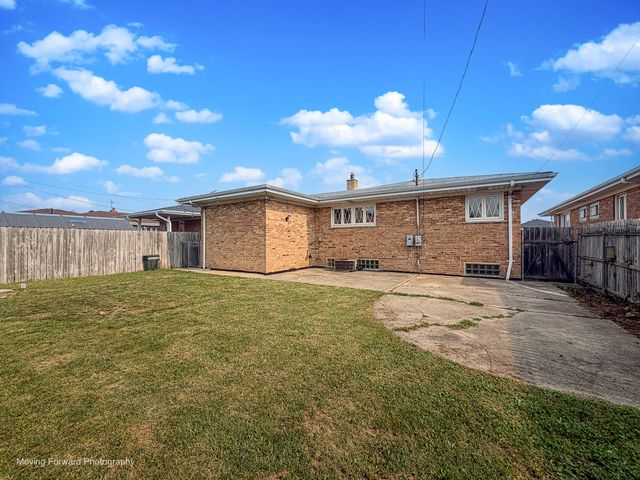 8517 W CARMEN Avenue, Chicago, IL 60656