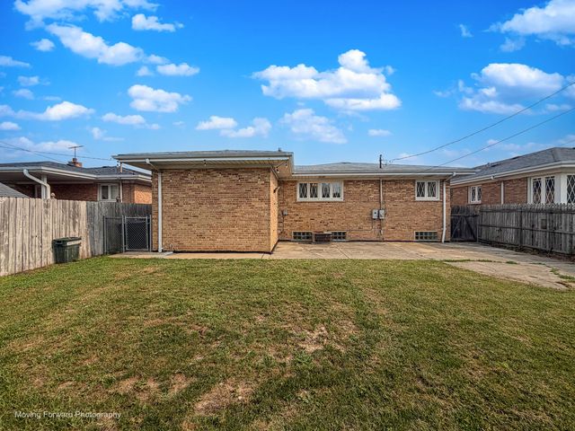 8517 W CARMEN Avenue, Chicago, IL 60656