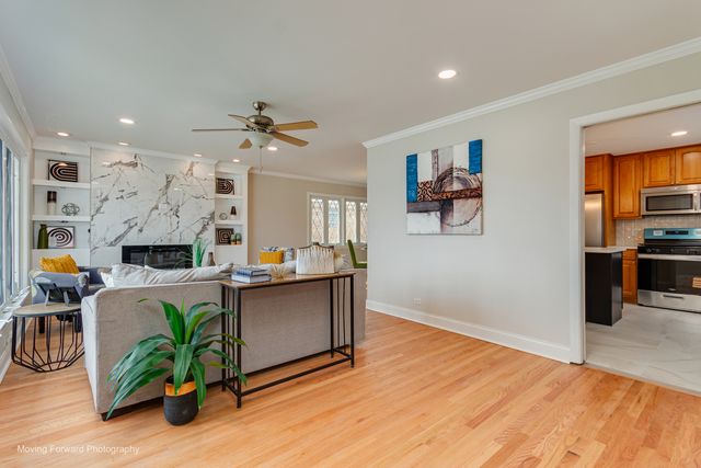 8517 W CARMEN Avenue, Chicago, IL 60656