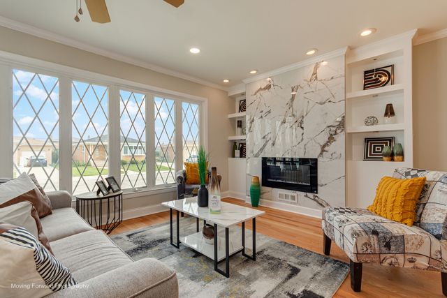 8517 W CARMEN Avenue, Chicago, IL 60656