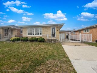 8517 W CARMEN Avenue, Chicago, IL 60656