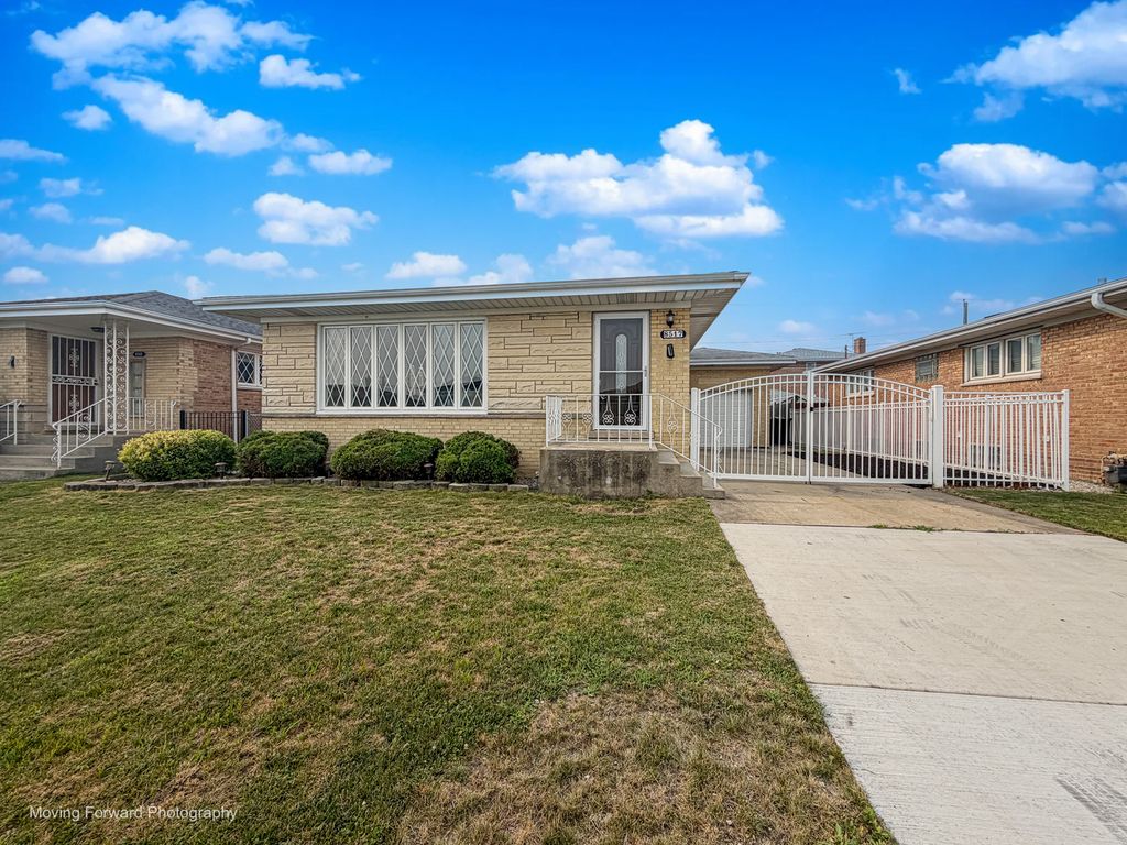 8517 W CARMEN Avenue, Chicago, IL 60656