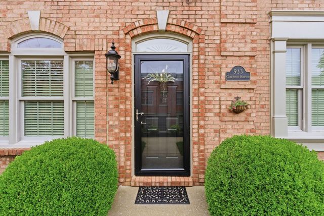 933 Star Shoot Parkway, Lexington, KY 40509