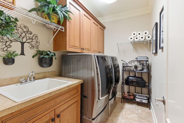 933 Star Shoot Parkway, Lexington, KY 40509