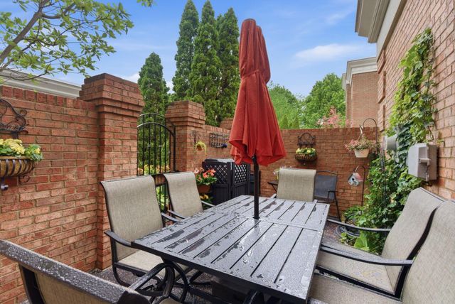 933 Star Shoot Parkway, Lexington, KY 40509