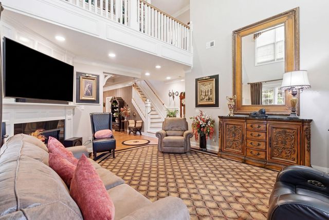 933 Star Shoot Parkway, Lexington, KY 40509