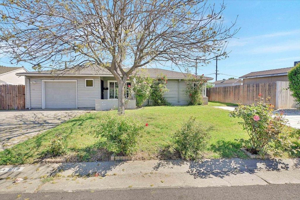 2717 Ribier Way, Rancho Cordova, CA 95670