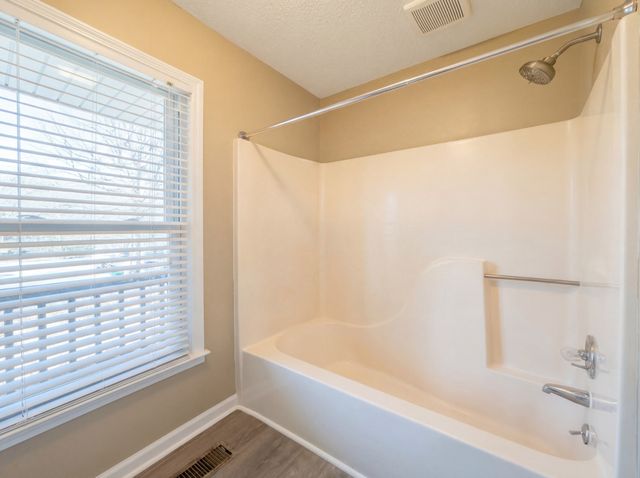 1157 Woodbridge Dr, Clarksville, TN 37042