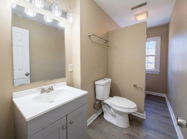 1157 Woodbridge Dr, Clarksville, TN 37042