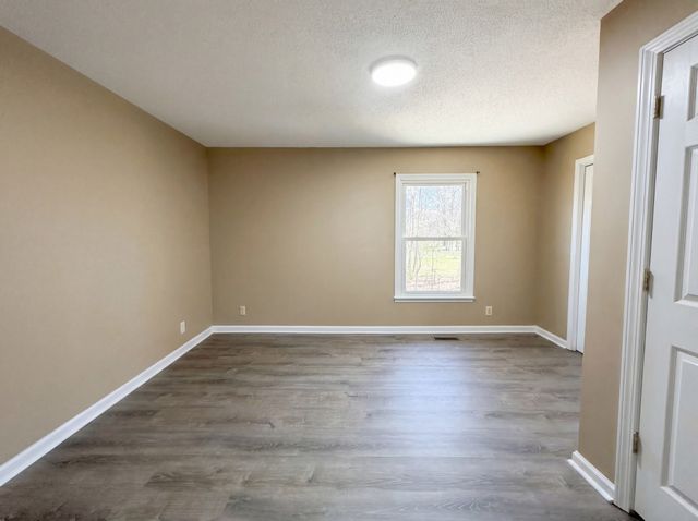 1157 Woodbridge Dr, Clarksville, TN 37042