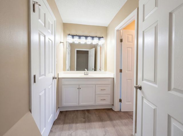 1157 Woodbridge Dr, Clarksville, TN 37042