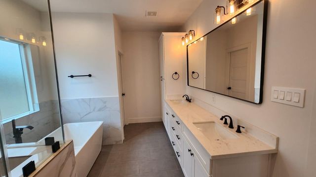 126 Amundsen Street A, Houston, TX 77009