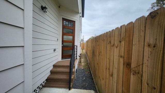 126 Amundsen Street A, Houston, TX 77009