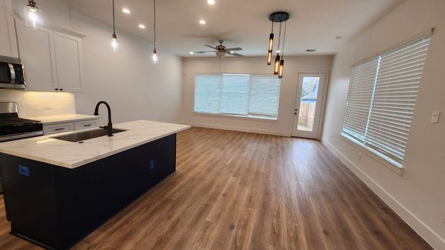 126 Amundsen Street A, Houston, TX 77009