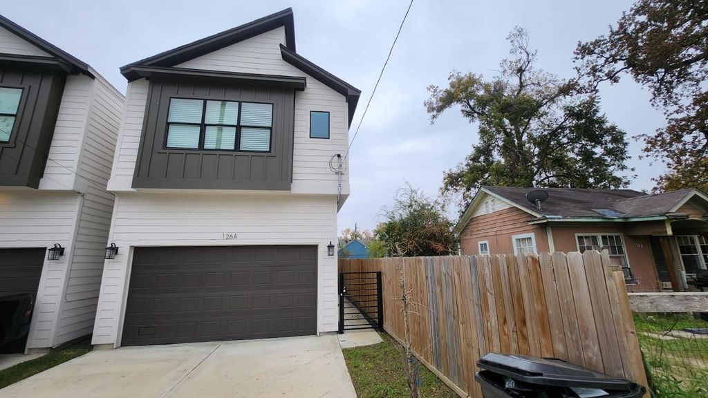 126 Amundsen Street A, Houston, TX 77009