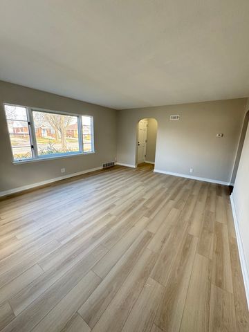 1616 Glenwood Avenue, Joliet, IL 60435