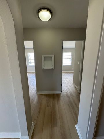 1616 Glenwood Avenue, Joliet, IL 60435