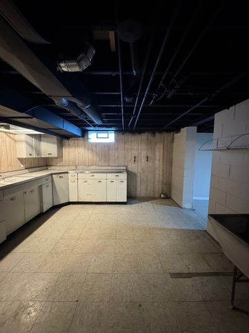 1616 Glenwood Avenue, Joliet, IL 60435