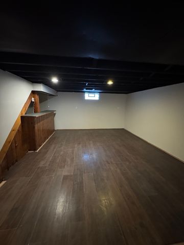 1616 Glenwood Avenue, Joliet, IL 60435