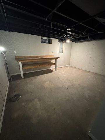 1616 Glenwood Avenue, Joliet, IL 60435