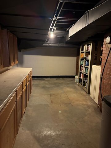 1616 Glenwood Avenue, Joliet, IL 60435