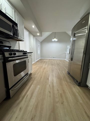 1616 Glenwood Avenue, Joliet, IL 60435