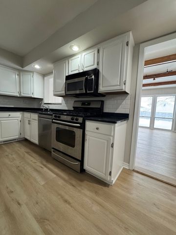 1616 Glenwood Avenue, Joliet, IL 60435