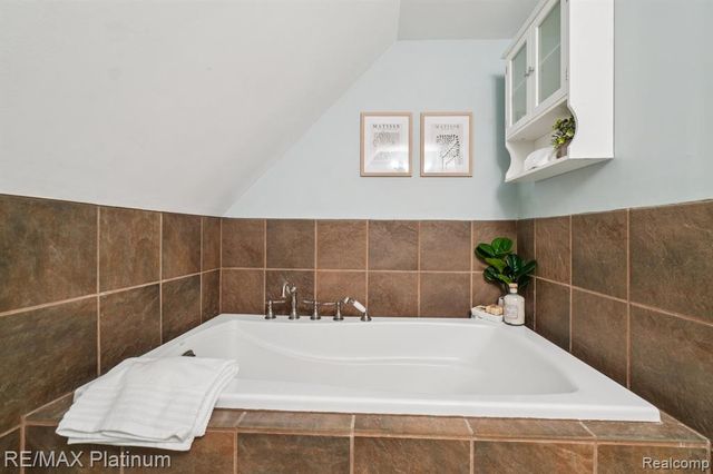 3822 Langley Drive, Pinckney, MI 48169