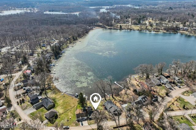 3822 Langley Drive, Pinckney, MI 48169