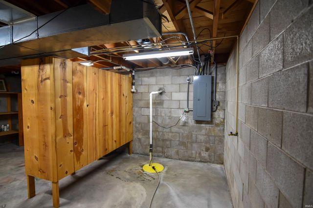 2000 W Boonville New Harmony Road, Evansville, IN 47725