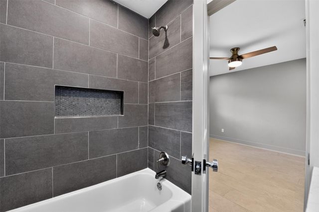4131 Knotty Oaks Trail, Houston, TX 77045
