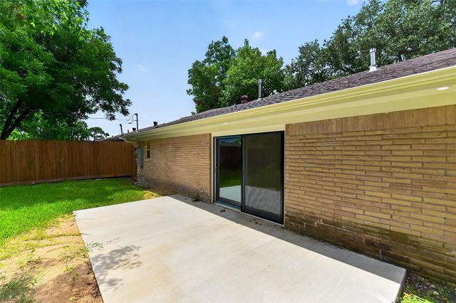 4131 Knotty Oaks Trail, Houston, TX 77045