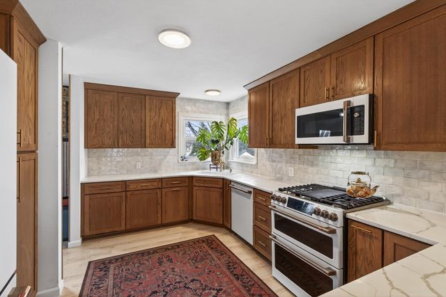 2672 Parkview Boulevard, Robbinsdale, MN 55422