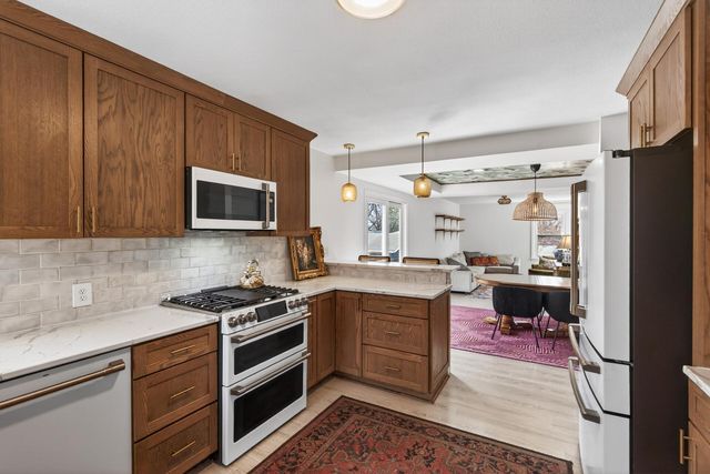 2672 Parkview Boulevard, Robbinsdale, MN 55422