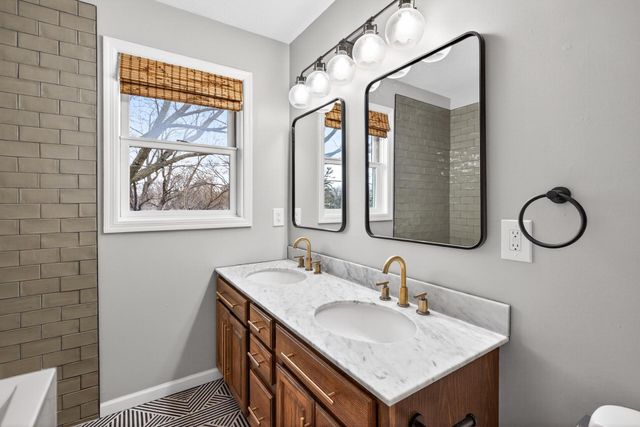 2672 Parkview Boulevard, Robbinsdale, MN 55422