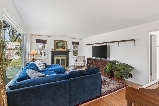 2672 Parkview Boulevard, Robbinsdale, MN 55422