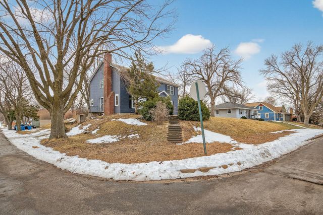 2672 Parkview Boulevard, Robbinsdale, MN 55422