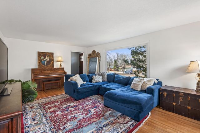 2672 Parkview Boulevard, Robbinsdale, MN 55422