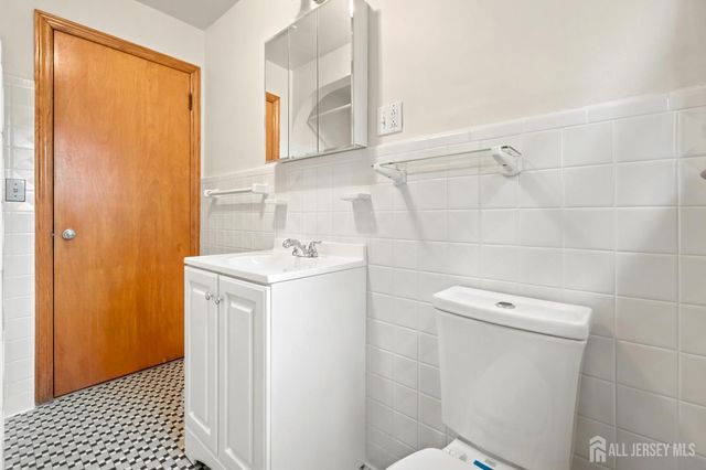 3 Dix Street, New Brunswick, NJ 08901