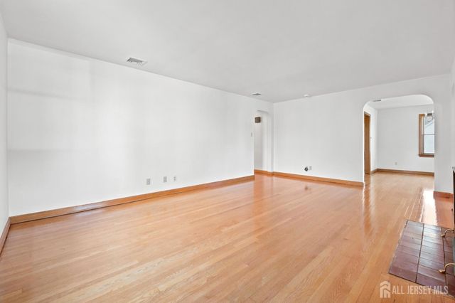3 Dix Street, New Brunswick, NJ 08901