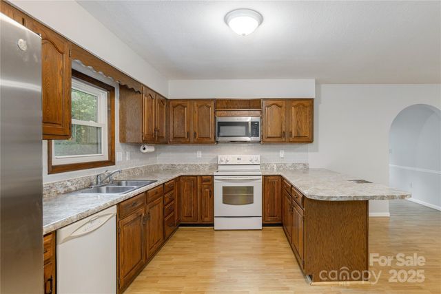232 Stone Brook Drive, Hendersonville, NC 28791
