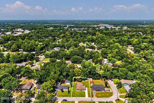328 Teringo Circle, Ocean Springs, MS 39564