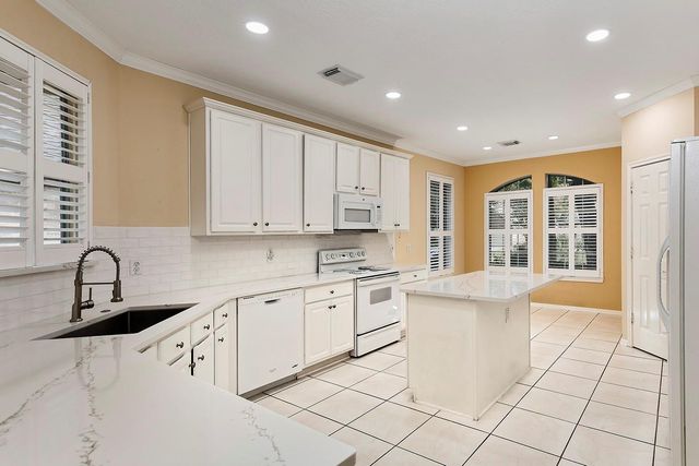 15 Lilac Ridge Place, The Woodlands, TX 77384