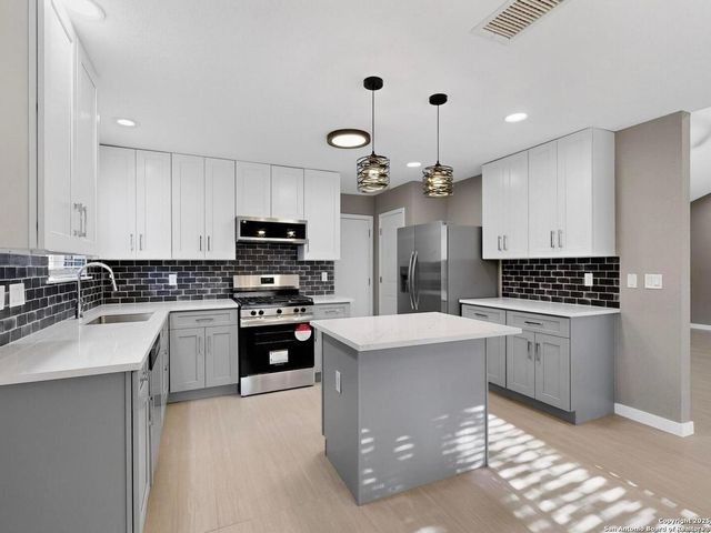 2870 Burning Rock, San Antonio, TX 78247