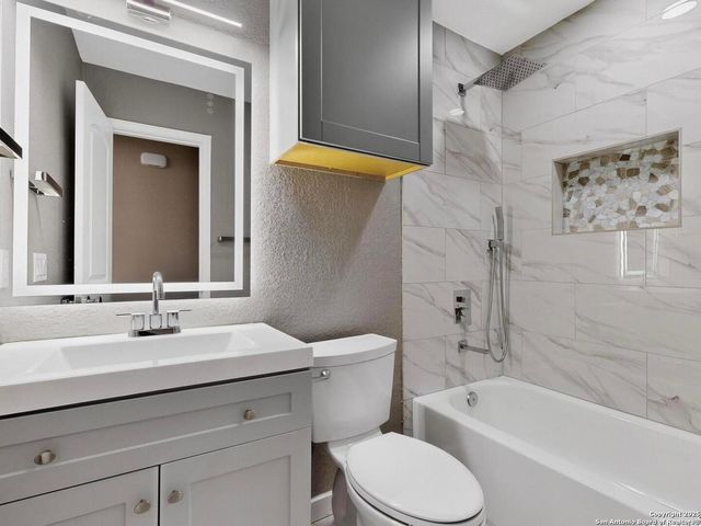 2870 Burning Rock, San Antonio, TX 78247